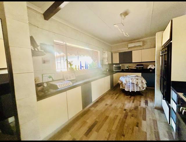 3 BEDROOM HOUSE FOR SALE IN VANDERBIJLPARK SE 2